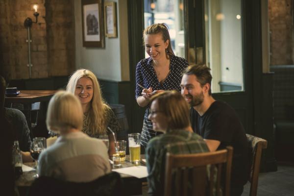 3 ESSENTIAL SKILLS THAT MAKE YOUR FRONT OF HOUSE STAFF THE BEST AROUND - how to run a pub with Greene King
